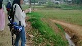 前面那位穿古装的小姐姐，就是比后面的现在装好看，这点不可否认