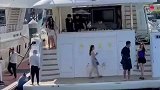 下楼梯注意风向呀，风太大了