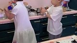 从我宝手中拿好多次，我宝拿回来后被家长干涉