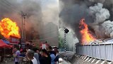 恐怖！吉林一店铺爆燃突喷出火球 市民边拍边跑