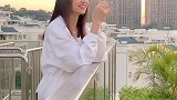 夕阳下我迎芬芳这是谁家的姑娘