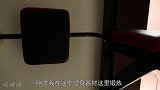 家里猫整天监视女主人，被发现却又装作看风景，戏精本身了！