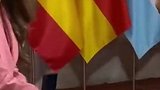 梅西携安东内拉出席接见会 与西班牙公主握手
