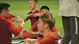 《热点国足》国足训练对媒体全开放 武磊回归球队拍摄大合照