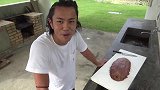 日本小哥尝试变异海参，一般人不敢尝试，切开后太重口了
