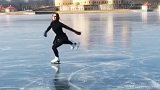 了不起的女子-冰上起舞，冬日里一道美丽的风景线。