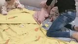 三胞胎每天晚上如同打了鸡血，宝爸恨不得有三头六臂，心太累了
