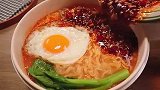 半夜来一锅这样的酸汤牛肉面