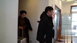 夫妻两在家留了张字条防小偷，结果回家发现小偷还送了五万