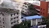 突发！重庆面摊电路爆炸火光四溅 居民：太吓人了