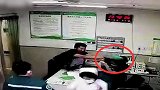 湖北一男子假装看病躺地不起 护士询问反被砸成脑震荡