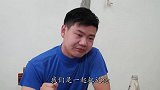二货喝酒放两只杯子，一杯敬自己一杯敬朋友，笑死个人！