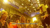 周星驰被采访时手机突然响，反应逗笑全场观众，情商真高！