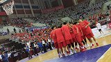 谁是抓娃娃高手? 中国男篮红队集体出动