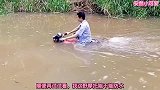 爆笑：我就是想试试看这野摩托它防不防水！