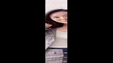 如同衣着，我们都生活在单一色彩和条条框框中。