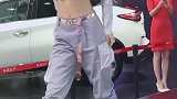大学小姐姐T台跳舞，这身材好性感啊