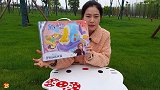 儿童玩具：公园拆装试玩冰雪奇缘彩泥面条机玩具
