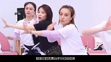 张雨绮凶黄圣依：你唱歌太奇怪了！黄圣依下意识的反应，网友傻眼