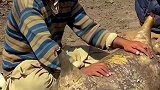 巴基斯坦本地人传统方式制作黄油