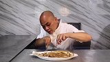 这道酿鲮鱼在制作过程中，它很考验一位厨师的巧手，想尝试一下吗
