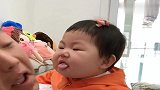 爸爸你在吃什么好东西，真的太香了，给我也吃点吧