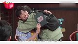 杨幂先跟绯闻男友同框，成年人不想碰触，却被推到彼此身上