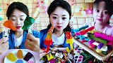 美女直播吃彩色帽子果冻，小雨伞果冻，是我向往的生活