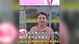 小学生组团看电视的鞋店转行卖小吃，开张首天卖700块：料都没够卖，孩子攒钱捧场