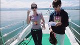 郎朗想搂吉娜肩膀，又怕自己胳膊太沉，吉娜不沉