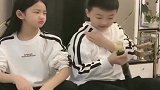 搞笑吃甘蔗，面都撞掉了