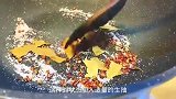 春天，蒜苔鲜嫩营养高，这样做不辛辣味道好，脆香可口又下饭
