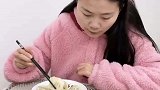 女子吃饺子蘸糖，这一刻南北的都沉默了