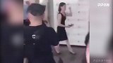 太会撩了！调皮C罗出镜粉丝自拍 女孩兴奋得大声尖叫