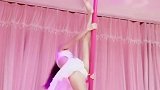 这个跳钢管舞的妹子火了，水做成的，柔韧性太好了