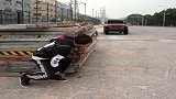 越野车：碰瓷你一定后悔，要不是拍下谁信！