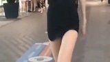 脸上肉肉嘟嘟嘟的小姐姐，笑起来真的性感迷人