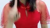 这衣服像不像是新娘装