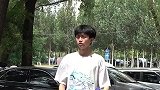 女友参加多人同学聚会，却聚到前男友的迈巴赫里，被男友当场捉住