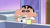 蜡笔小新：娜娜子送小新上学，小新开心到脸绯红，妈妈以为他发烧
