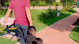 在人生的分岔路口，妈妈是选择三胞胎儿子还是选择爸爸