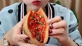 吃货吃大鲍鱼，红红的酱汁太馋人了，美味！