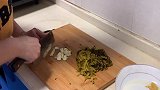 酸菜和鸭血这样做太好吃了，酸菜下饭做法简单，汤汁都被喝干净了