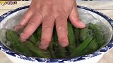 难怪你做的秋葵不好吃，第一步就错了，学会这个技巧，鲜嫩又香脆