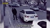 男子汽车发生故障，路人小伙善心帮忙，车主却让人心寒