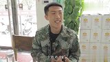 小伙吃王八，谁知隔壁桌却不断搭话，于是小伙走了过去，结果太逗
