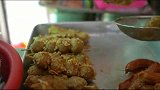 大妈卖了十多年的虾饼，价格不贵用料真是讲究