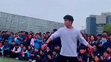 老师展示武术，惊艳全校