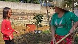 搞笑视频这个女人力气真大