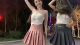 小区楼下遇到的美女，大半夜的这么嗨，跳的真卖力！